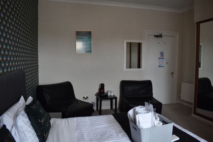 Room 35 of 69