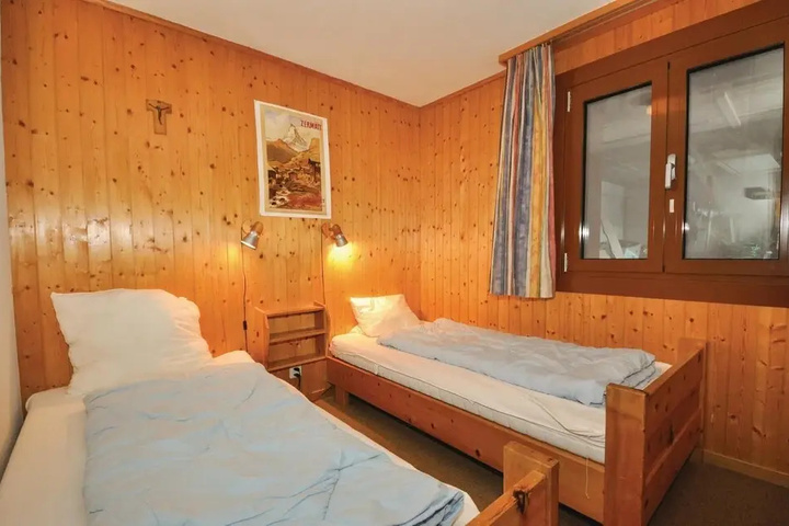 Room 6 of 15