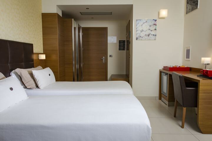 Room 19 of 48