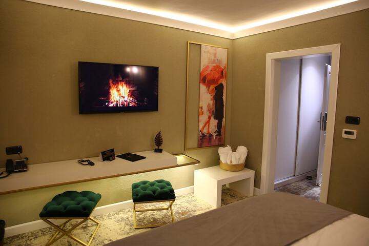 Room 27 of 104