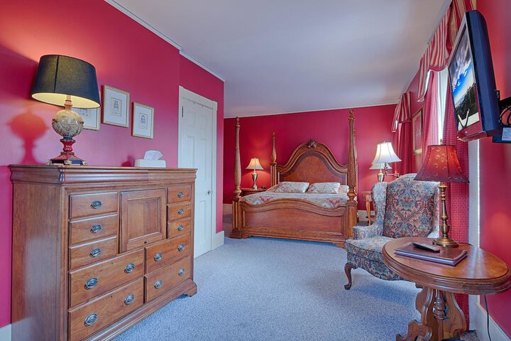 Basic King Bed (7 of 8)