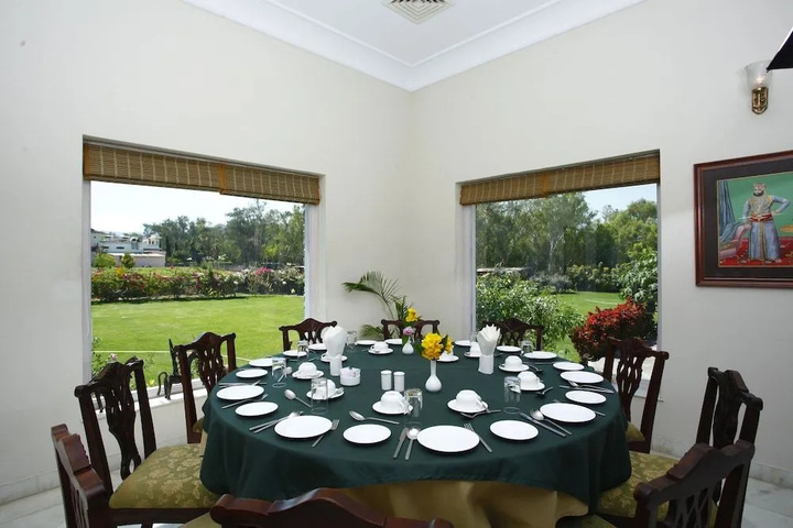 Dining 18 of 18