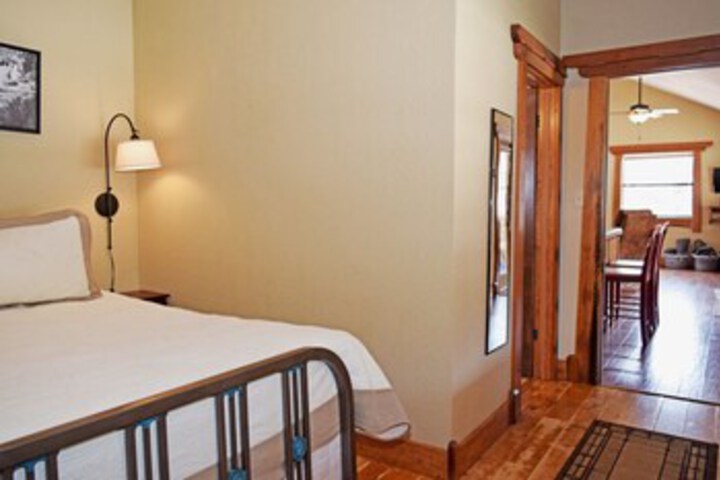 Room 21 of 28