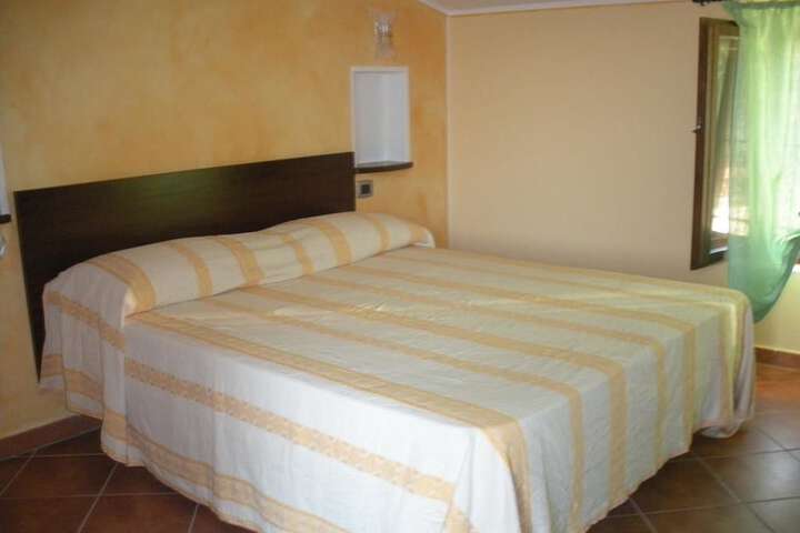 Room 5 of 11