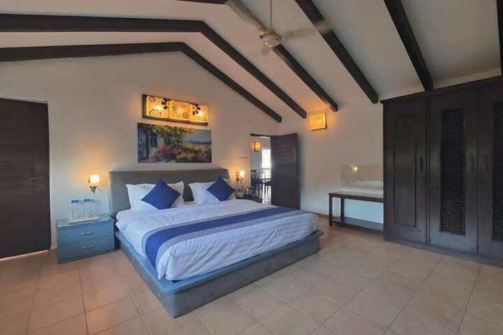 Room 10 of 34