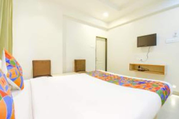 Room 8 of 18