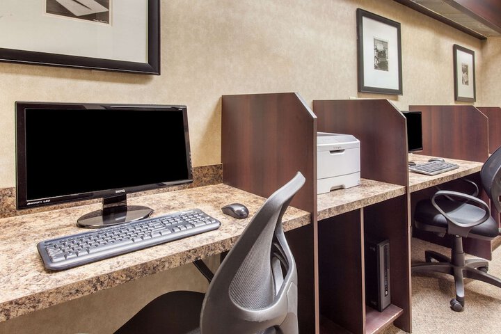 Business Center 26 of 26