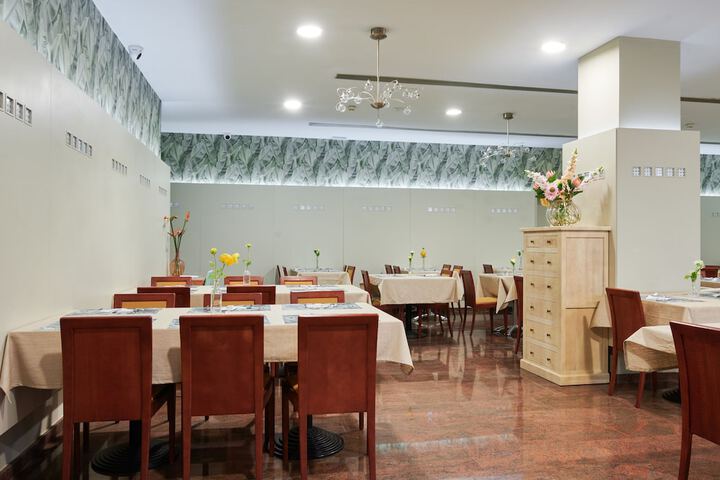 Dining 143 of 186
