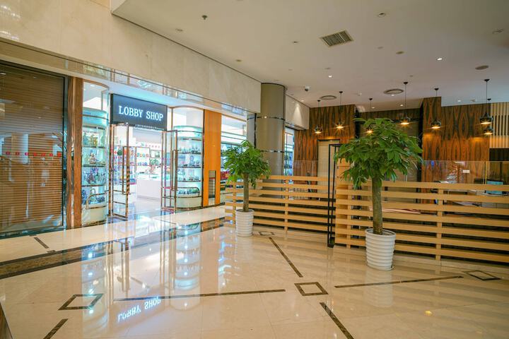 Entrance & Lobby