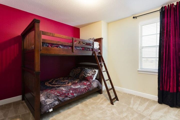 Room 9 of 39