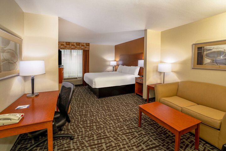 1 King Bed (7 of 13)