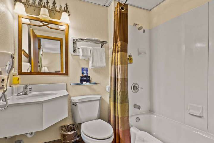 Room 32 of 51