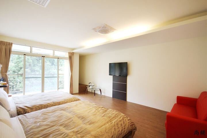 Room 5 of 40