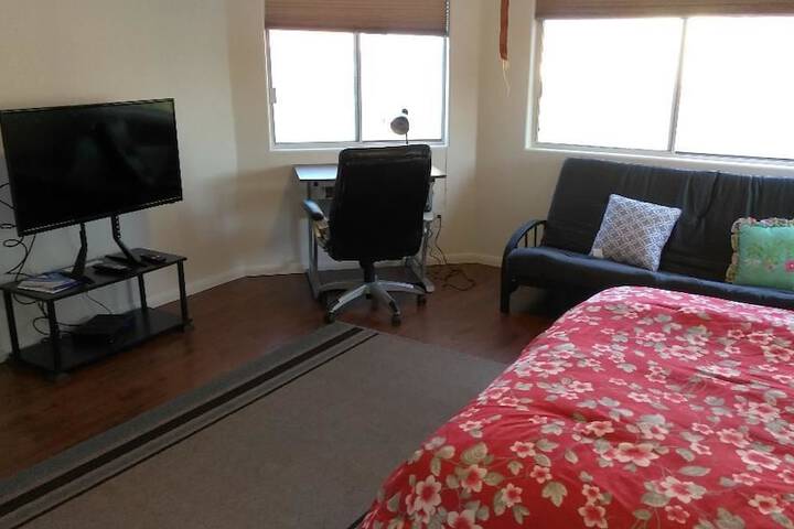 Room 5 of 16