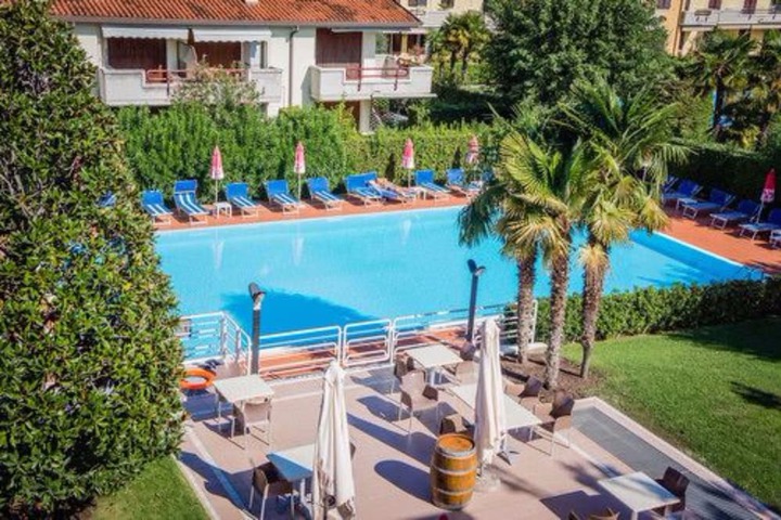 Hotel Pool