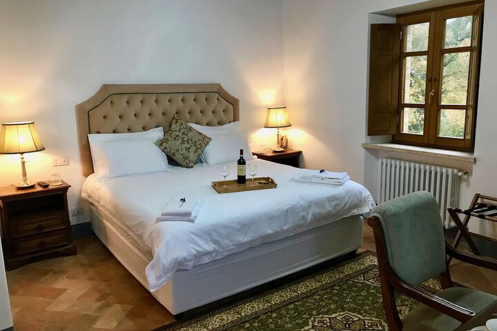 Room 2 of 33