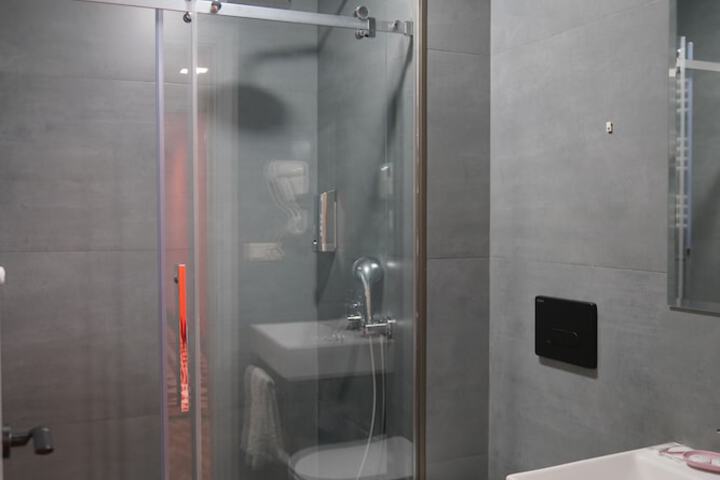 Room 9 of 15
