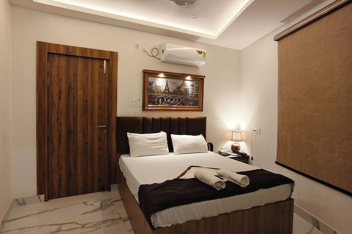 Room 26 of 86