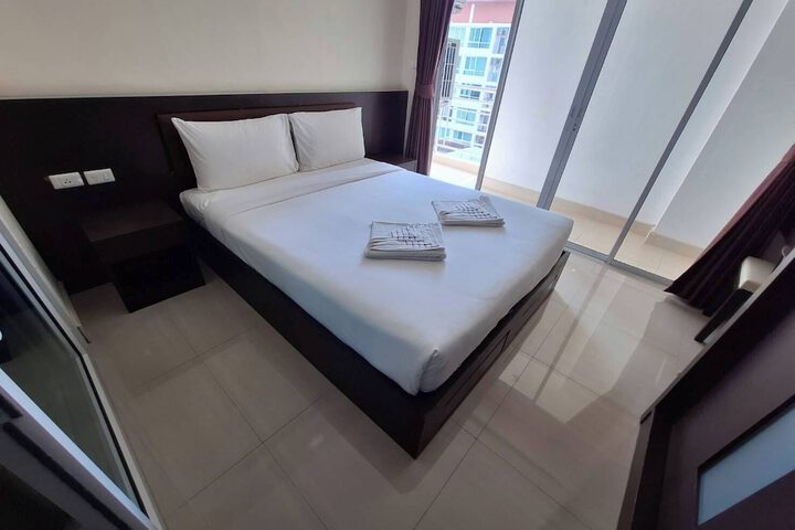 Room 9 of 76