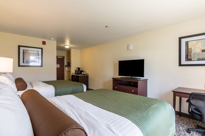 2 Queen Guest Room (1 of 16)