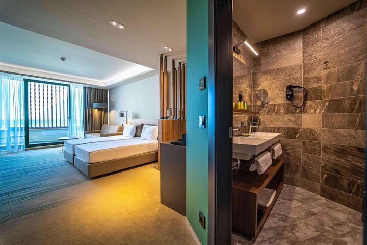 Room 52 of 92