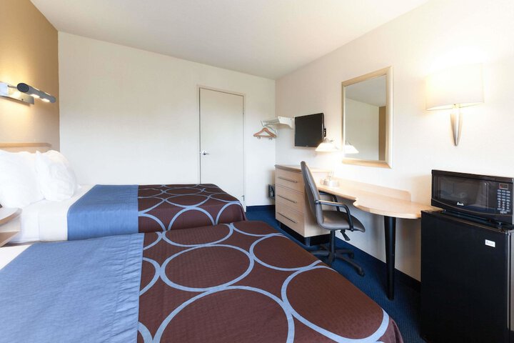 2 Double Beds (3 of 8)