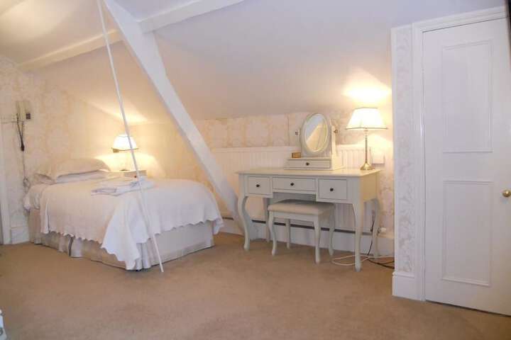 Room 4 of 17