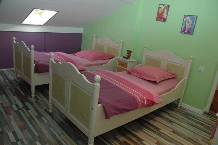 Room 10 of 34