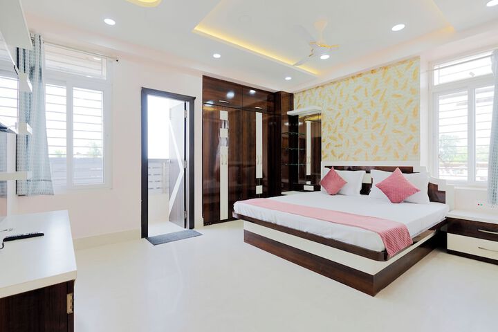 Room 10 of 37