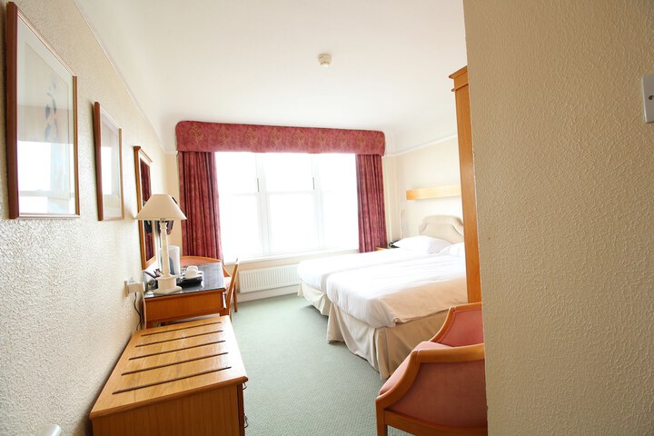 Room 3 of 39