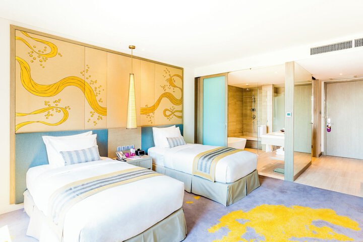 Room 18 of 250