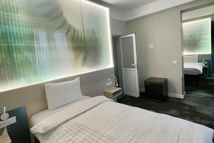 Room 43 of 151