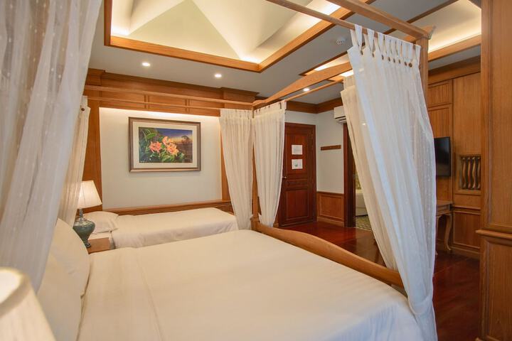 Room 11 of 30