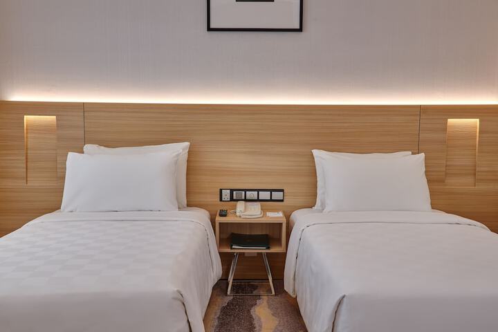 Room 6 of 35