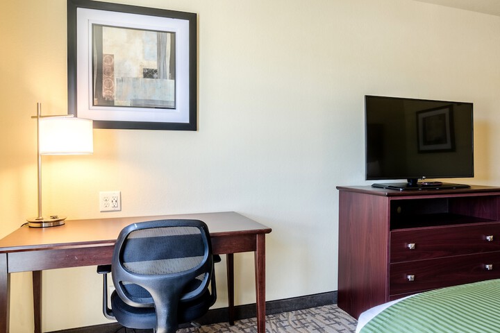 2 Queen Guest Room (5 of 7)