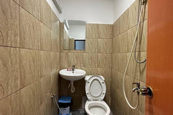 Room 30 of 105
