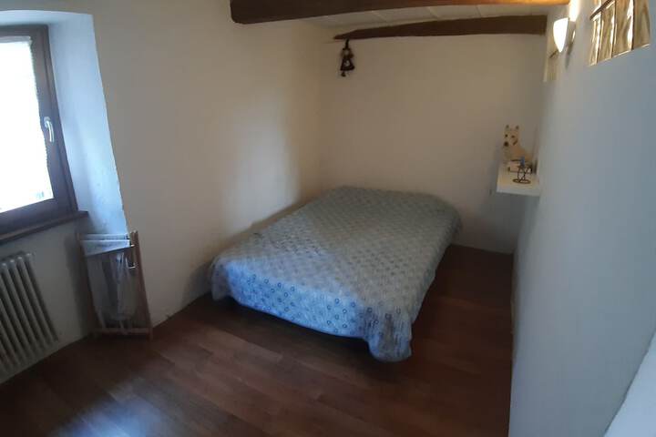 Room 2 of 39