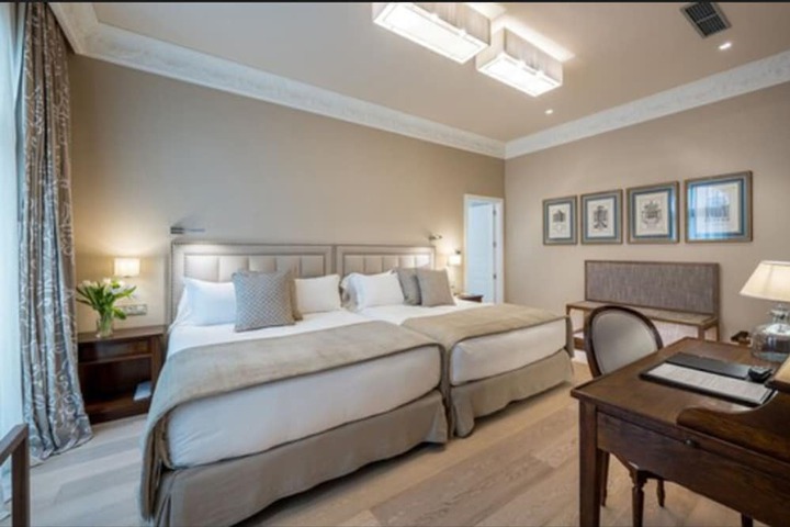 Room 6 of 42