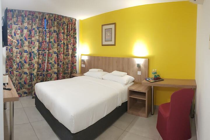 Room 13 of 22
