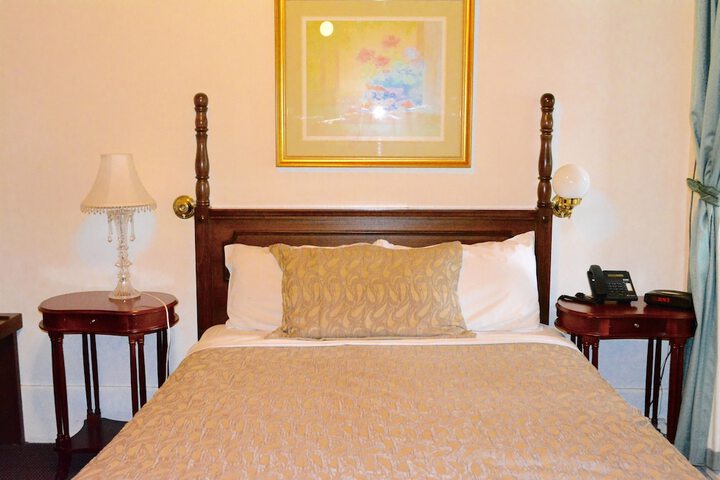 Room 590 of 768