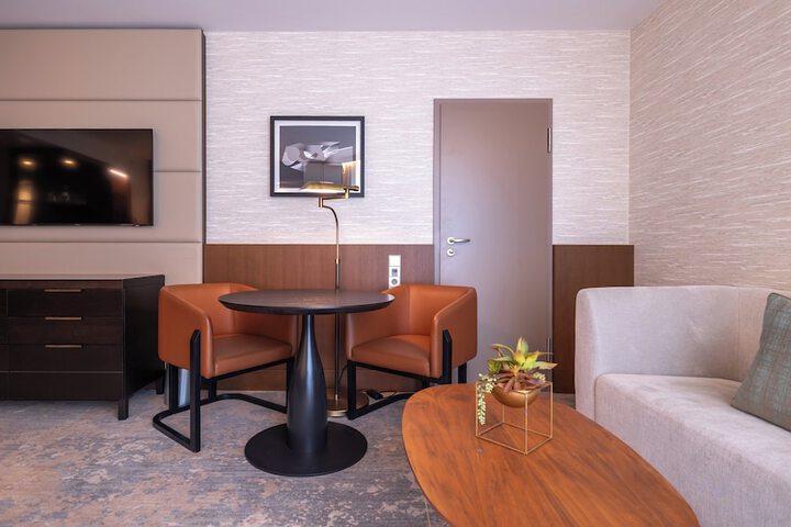 Room 105 of 457