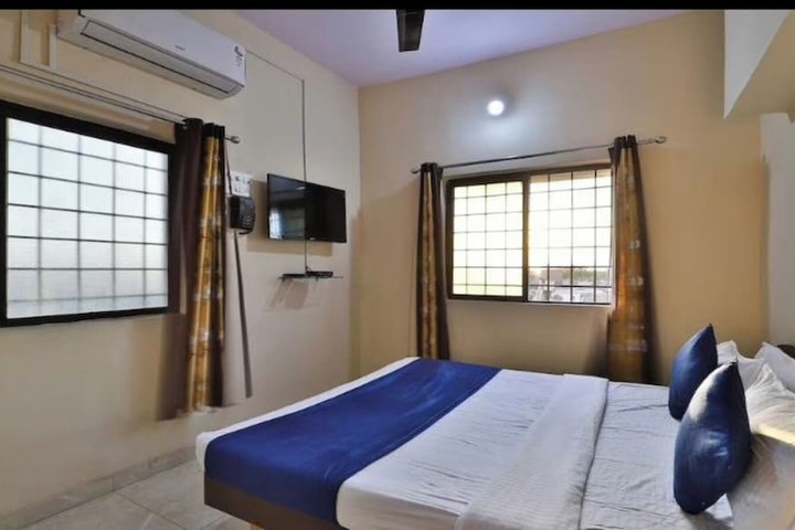 Room 9 of 35