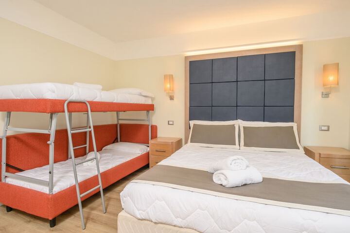 Room 14 of 42