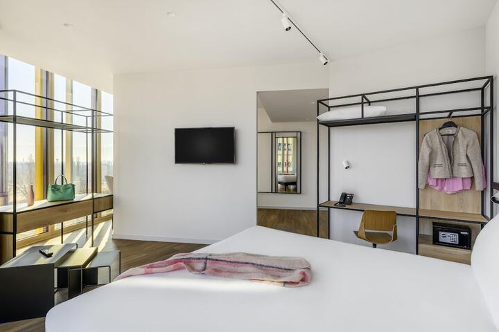 Room 9 of 69