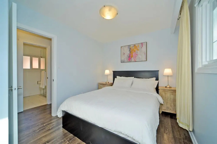 Room 4 of 12