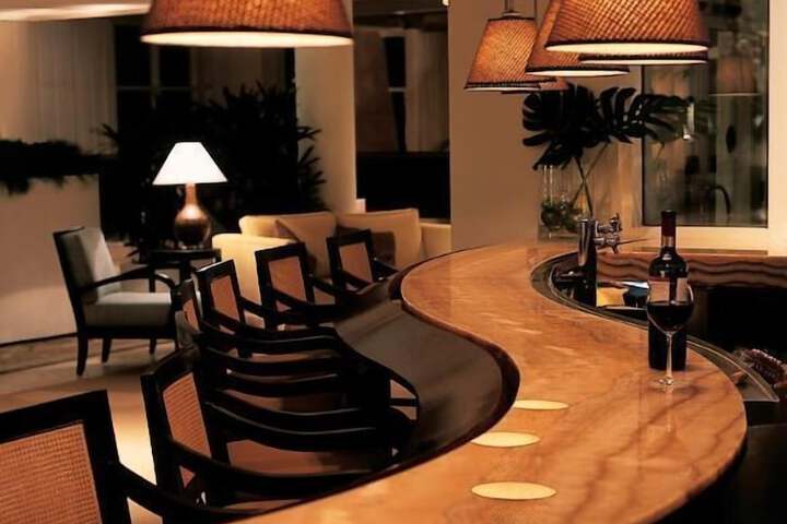 Lounge 9 of 24