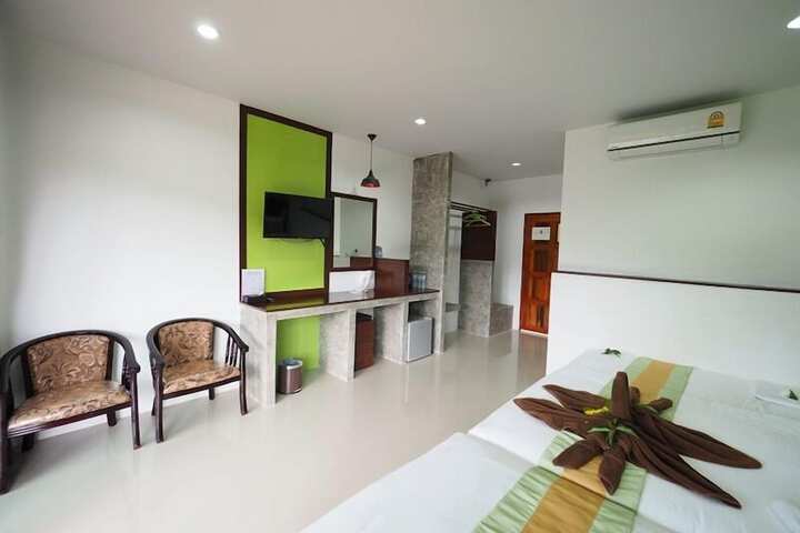 Room 5 of 77