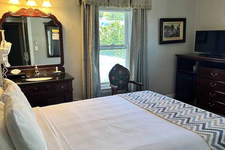 Room 13 of 37