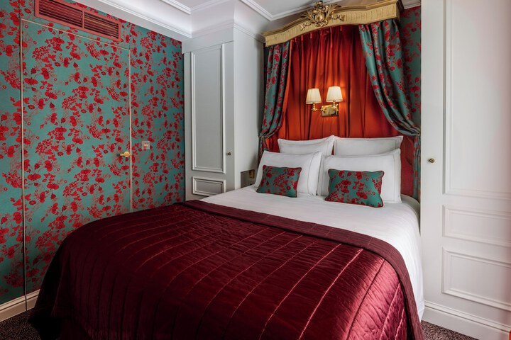 Room 28 of 92
