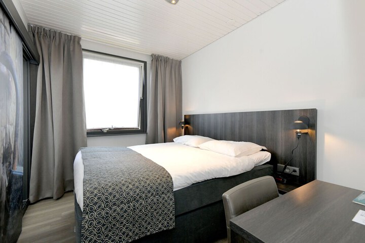 Room 26 of 63